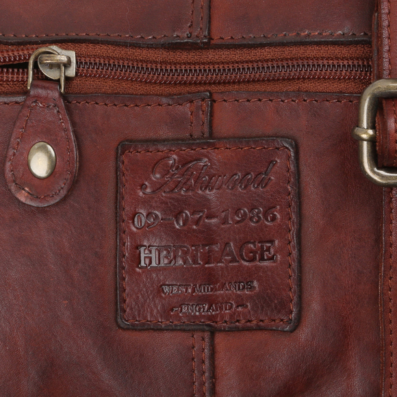 Женская сумка Ashwood Leather D-70 Cognac изготовлена из натуральной кожи