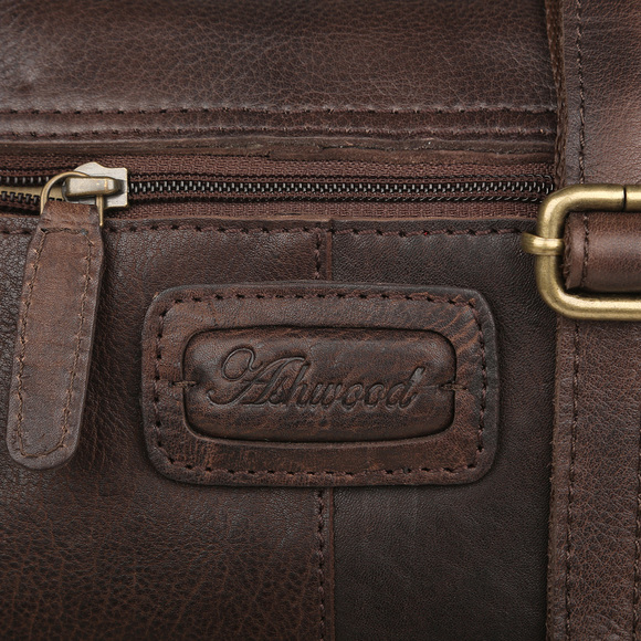 Кожаная сумка Ashwood Leather Dom Brown вид фурнитуры