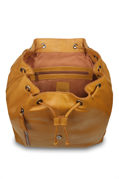 Рюкзак Ashwood Leather W-70 Tan в открытом виде
