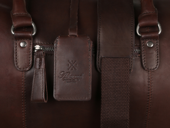 Кожаная дорожная сумка Ashwood Leather W-76 Brown. Логотип